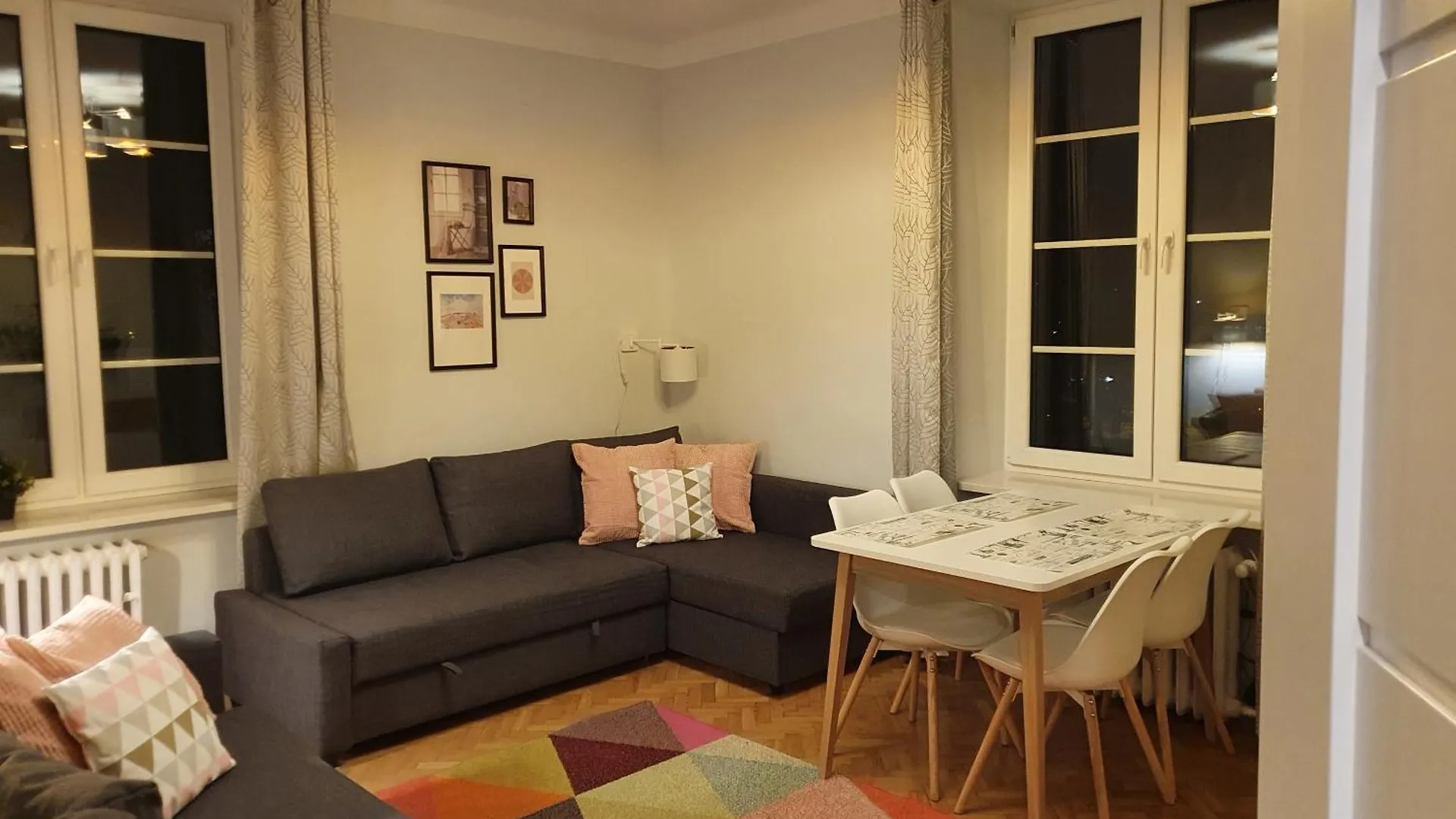 Charming Apartment In The Old Town Varsó Lengyelország